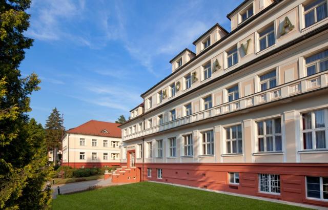 hotel-morava-ceska-republika-luhacovice-pohled-na-hotel (3).jpg