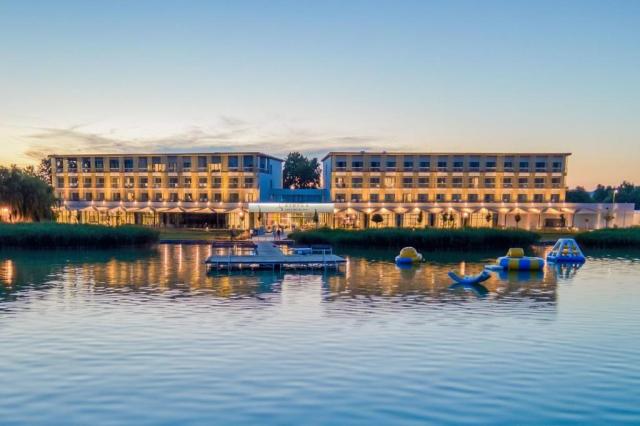 hotel-sirius-balaton-pohled-na-hotel.jpg