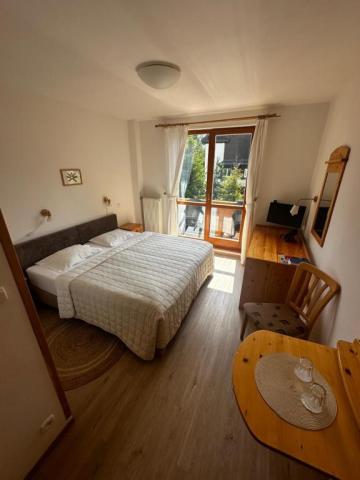 hotel-villa-siesta-dvojluzkovy-pokoj-2.jpg