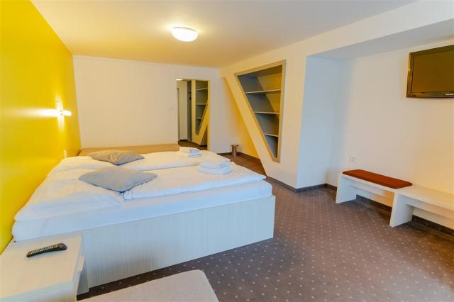 hotel_ostredok_dvouluzkovy_pokoj_standard1.jpg