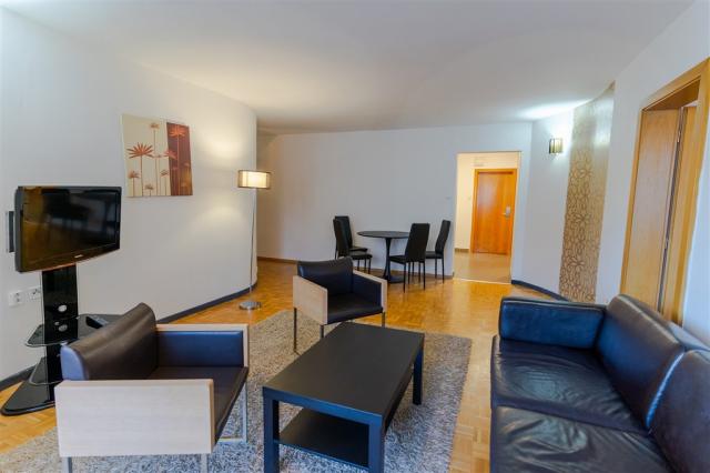 hotel_ostredok_apartaman_obyvaci_cast.jpg