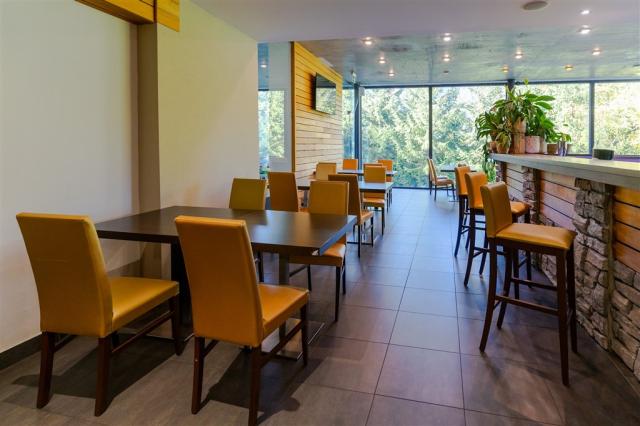 hotel_ostredok_restaurace.jpg