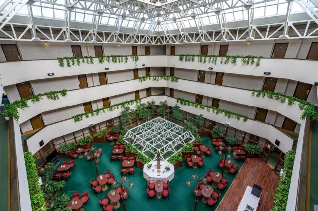 thermal-sarvar-ensana-health-spa-hotel-madarsko-sarvar-kavarna-