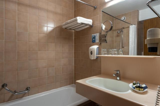 thermal-sarvar-ensana-health-spa-hotel-madarsko-koupelna (2).JP