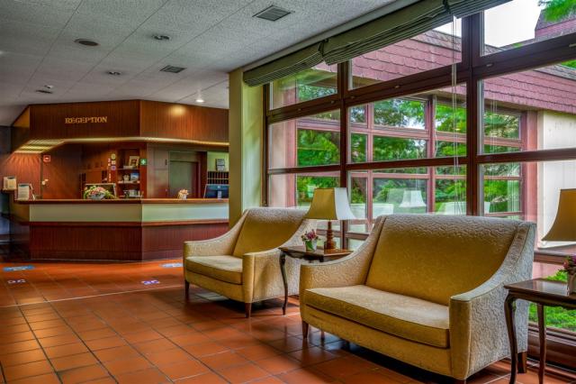 thermal-sarvar-ensana-health-spa-hotel-madarsko-lobby (4).JPG