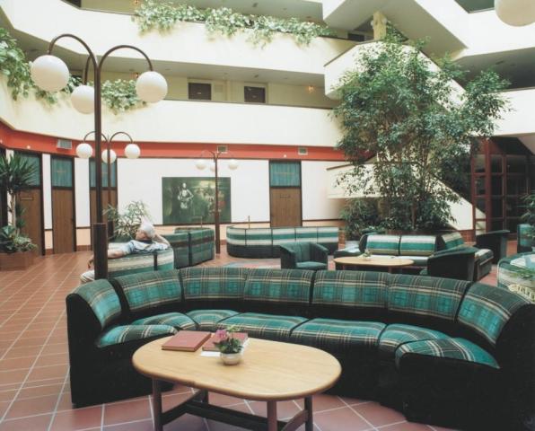 thermal-sarvar-ensana-health-spa-hotel-madarsko-sarvar-lobby.jp