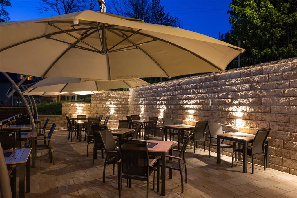 hotel-praded-thamm-nocni-terasa.jpg
