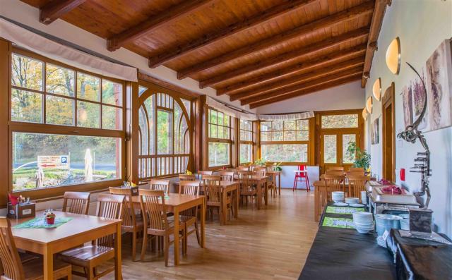 hotel-praded-thamm-restaurace1.jpg