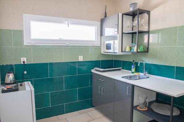 Palava-Amenity-Apartmany-Perna-dvouluzkovy-apartman-koupelna-3.