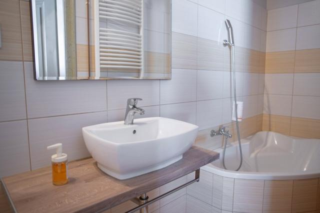 Palava-Amenity-Apartmany-Perna-ctyrluzkovy-apartman-s-terasou-k