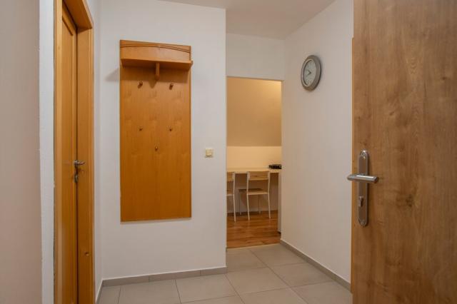 Palava-Amenity-Apartmany-Perna-petiluzkovy-apartman-predsin.jpg