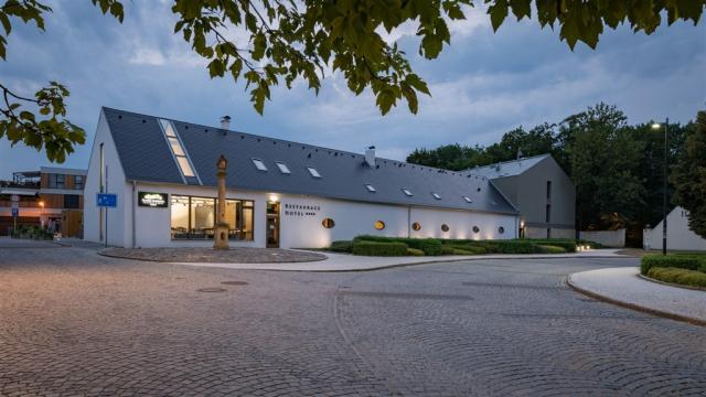 Dobrichovice-hotel-panska-zahrada-uvodni.jpg