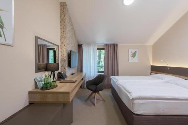 Dobrichovice-hotel-panska-zahrada-dvouluzkovy-pokoj-4.jpg