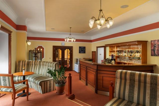 frantiskovy-lazne-savoj-spa-hotel-lobby-bar.png