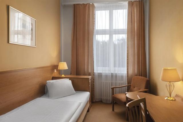 frantiskovy-lazne-savoj-spa-hotel-jednoluzkovy-pokoj-standard.p