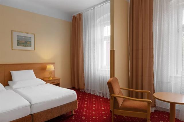 frantiskovy-lazne-savoj-spa-hotel-dvouluzkovy-pokoj-standard.pn