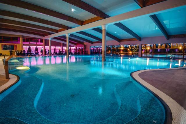 hotel-kaskady-slovensko-sliac-vnitrni-bazen.jpeg