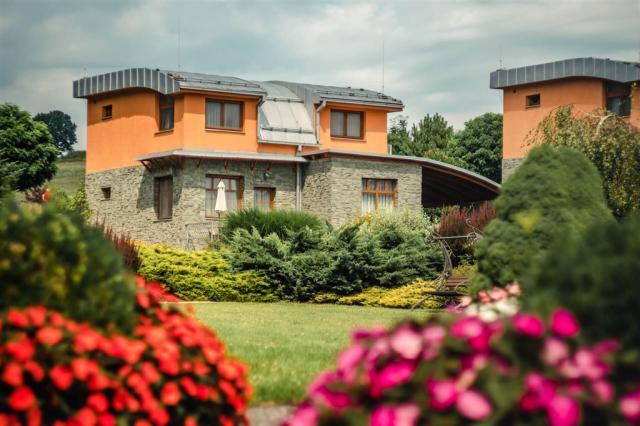 hotel-kaskady-slovensko-sliac-pohled-na-hotel.jpeg