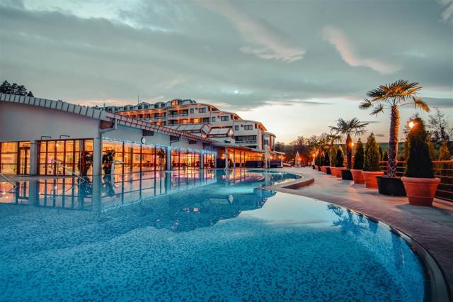 hotel-kaskady-slovensko-sliac-venkovni-bazen (2).jpg