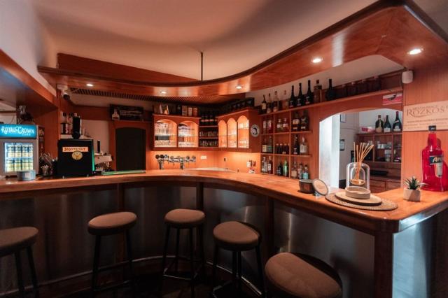 Ceska-Skalice-hotel-Rozkos-bar-v-restauraci.jpg