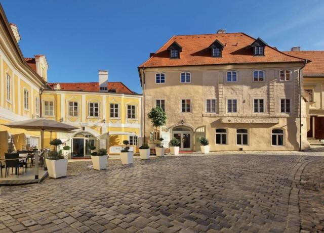 cesky_krumlov_bellevue_hotel_pohled_na_hotel_2.jpg