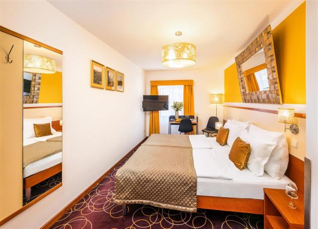 cesky_krumlov_bellevue_hotel_SUPERIOR_POKOJ.jpg
