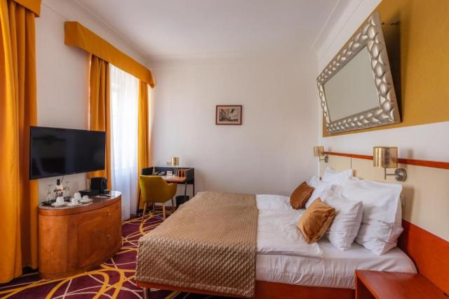 cesky_krumlov_bellevue_hotel_DELUXE_POKOJ_2.jpg