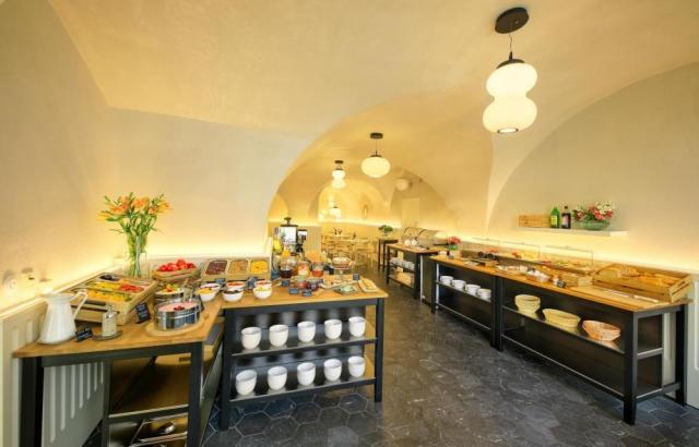 cesky_krumlov_bellevue_hotel_snidane_na_hotelu2.jpg