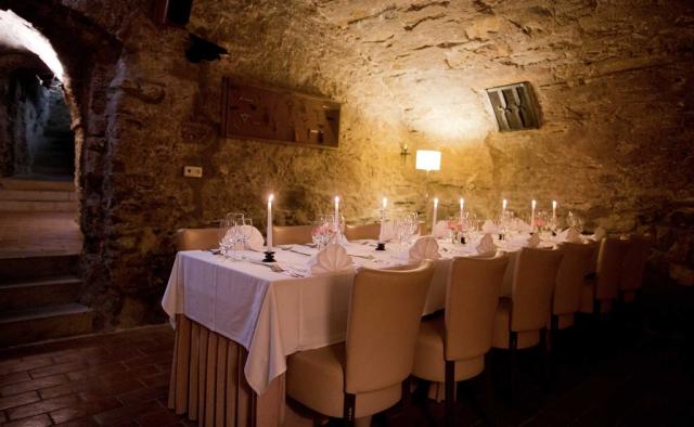 cesky_krumlov_bellevue_hotel_vinny_sklep2.jpg