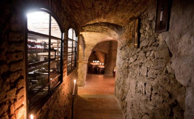 cesky_krumlov_bellevue_hotel_vinny_sklep3.jpg
