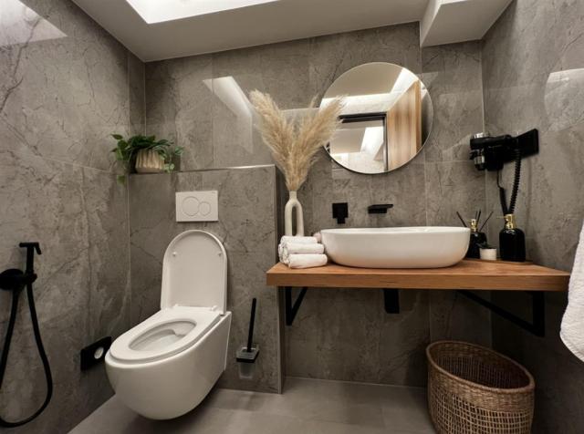 cesky_krumlov_bellevue_hotel_sauna_wellness_toaleta.jpg