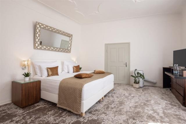 cesky_krumlov_bellevue_hotel_JUNIOR_SUITE_egon1.jpg