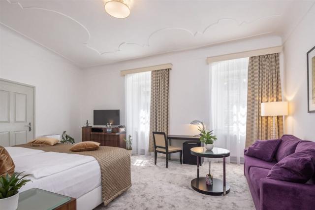cesky_krumlov_bellevue_hotel_JUNIOR_SUITE_egon5.jpg
