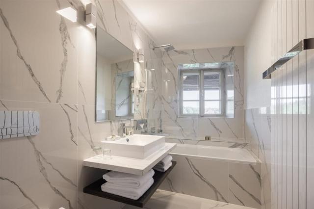 cesky_krumlov_bellevue_hotel_JUNIOR_SUITE_egon3.jpg