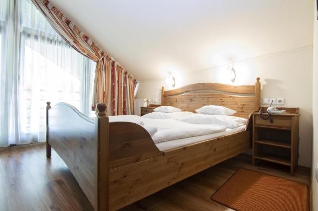 hotel-arany-szarvas-madarsko-gyor-dvouluzkovy-pokoj (5).jpg