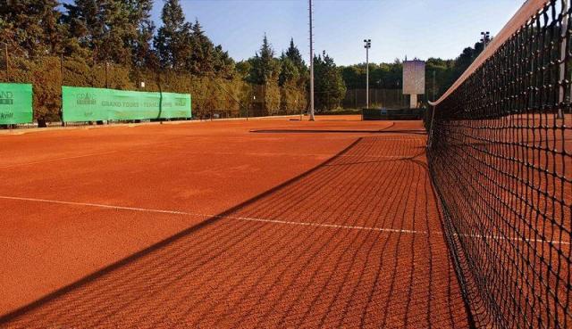 Hotel Pula - tenisové kurty.