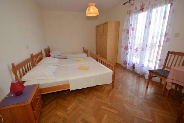 Pension Nemira - dvoulůžkový pokoj s přistýlkou, manželská post