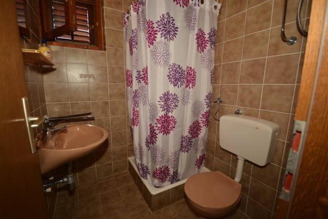 Pension Nemira - hygienické zařízení se sprchovým koutem, WC a 
