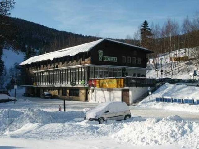 Hotel Nico zima exterier.