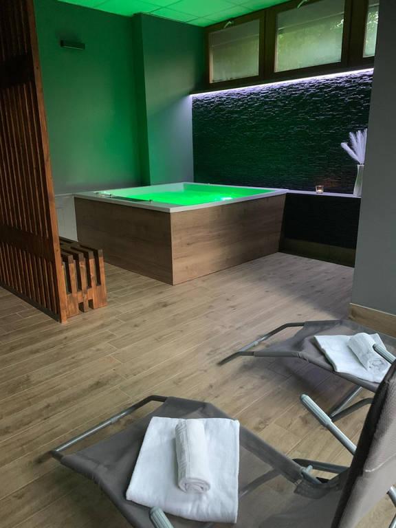 Wellness centrum vířivá vana.