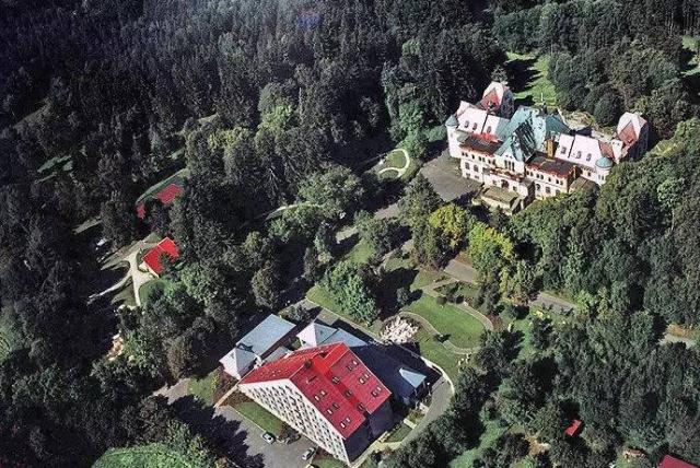 Letecký pohled na hotel.