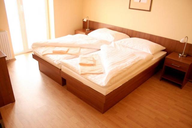 2-lůžkový pokoj manželská postel.