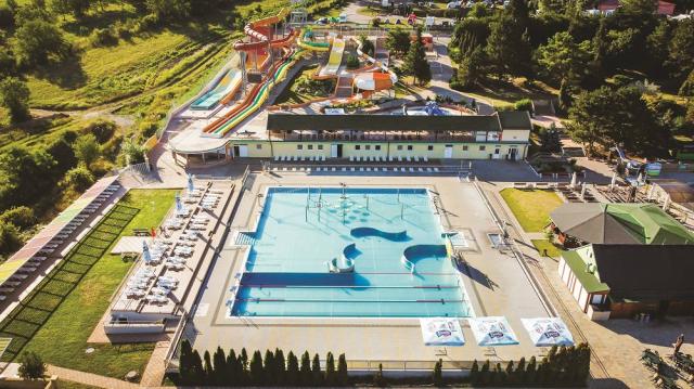 Termální koupaliště Podhájska bazény venkovní plavecký a zážitk