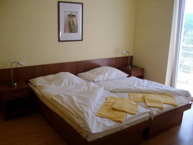2-lůžkový pokoj manželská postel.