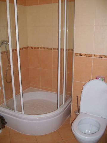 Pokoj hygienické zařízení sprchový kout.
