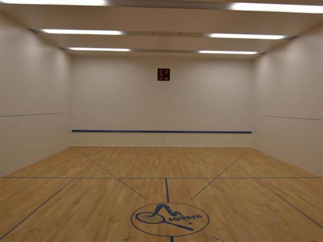 Sportovní hala squash.