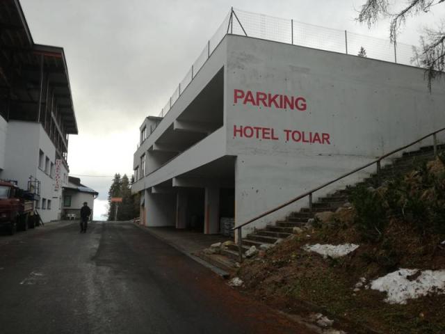 Hotelové garáže.