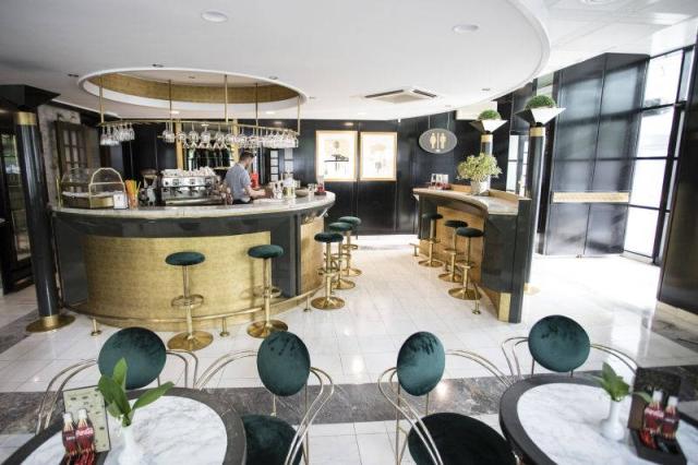 Bar.