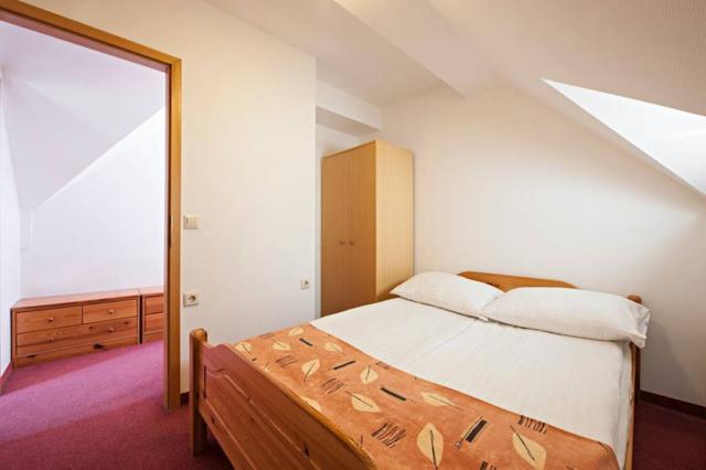 Apartmán 2 lůžka v poschodí.