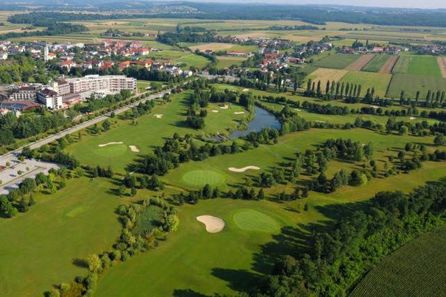 Golfové hřiště.